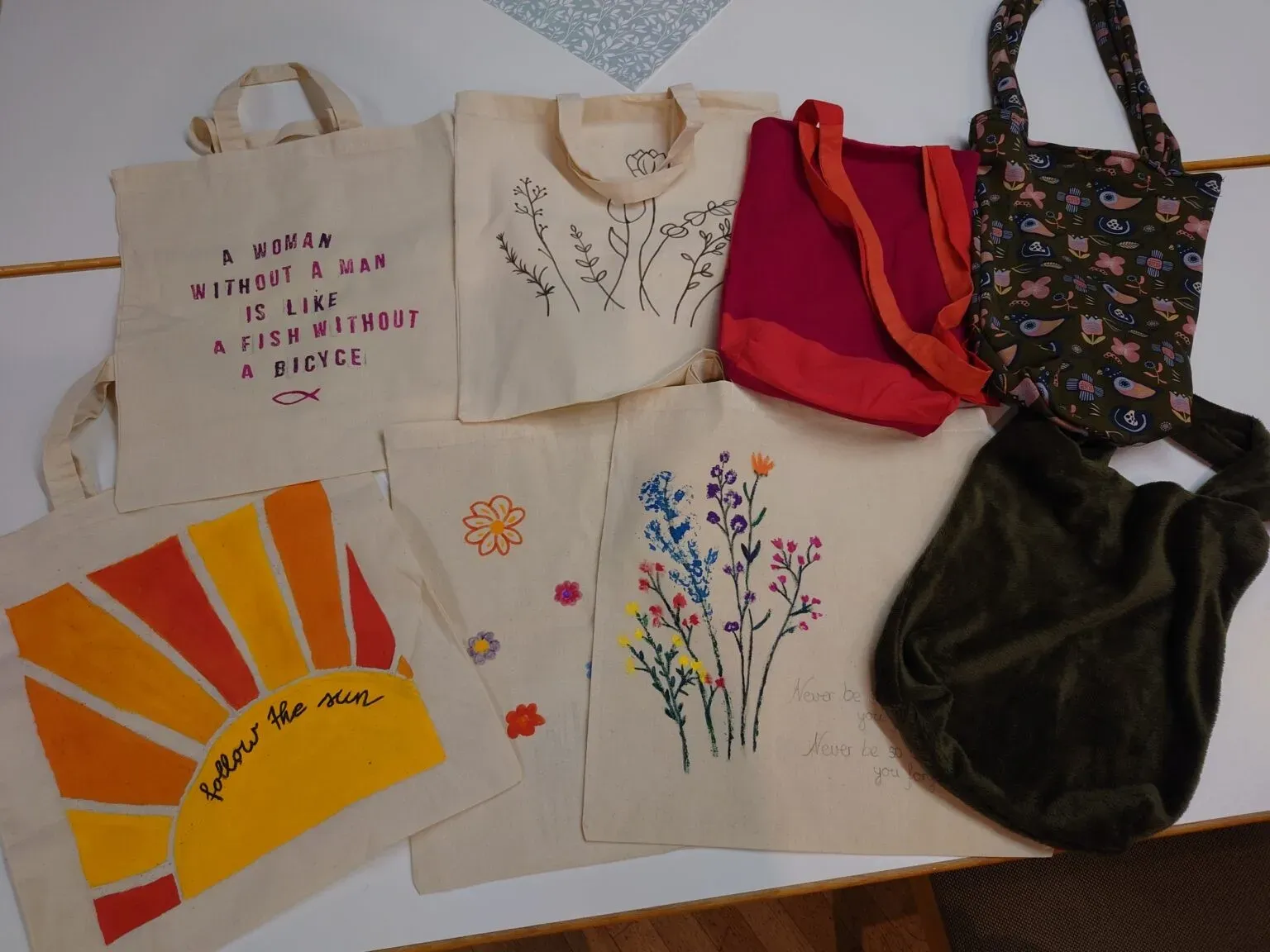 Bunte Taschen entanden beim Kreativcafe in Mainburg